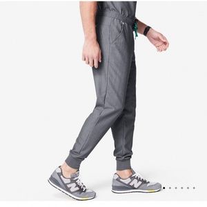 Figs Men’s Graphite Tansen Short Jogger Scrub Pants